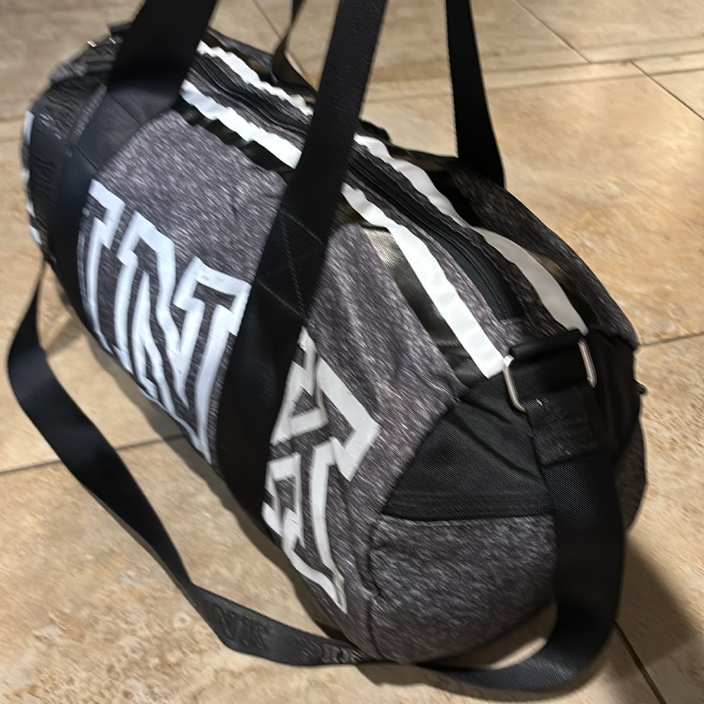 Pink travel / bag Logo in front size 20x10x12